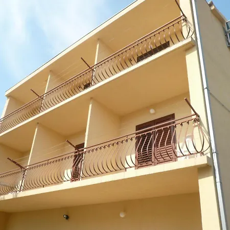 Apartments Saric Makarska Esterno foto